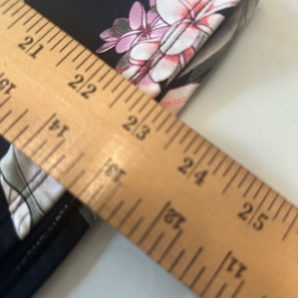 Tommy Bahama tankini size lodge, top size extra large bottom - Picture 8 of 10